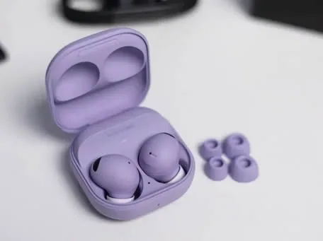 Fone de ouvido Samsung Galaxy Buds Pro com cancelamento de ruído, integração perfeita e resistência à água IPX7.