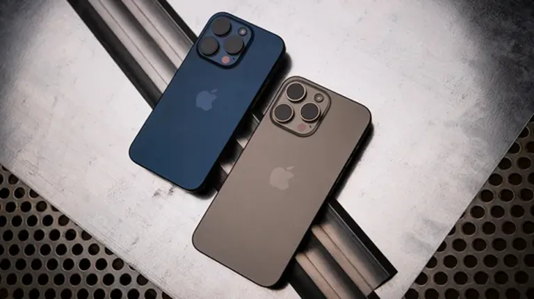 rejeição da Apple aos emuladores de PC no iOS, com destaque para os aplicativos iDOS 3 e UTM SE