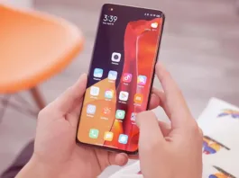 celulares das marcas Xiaomi e Samsung, destacados em um estudo sobre radiação emitida por dispositivos móveis.